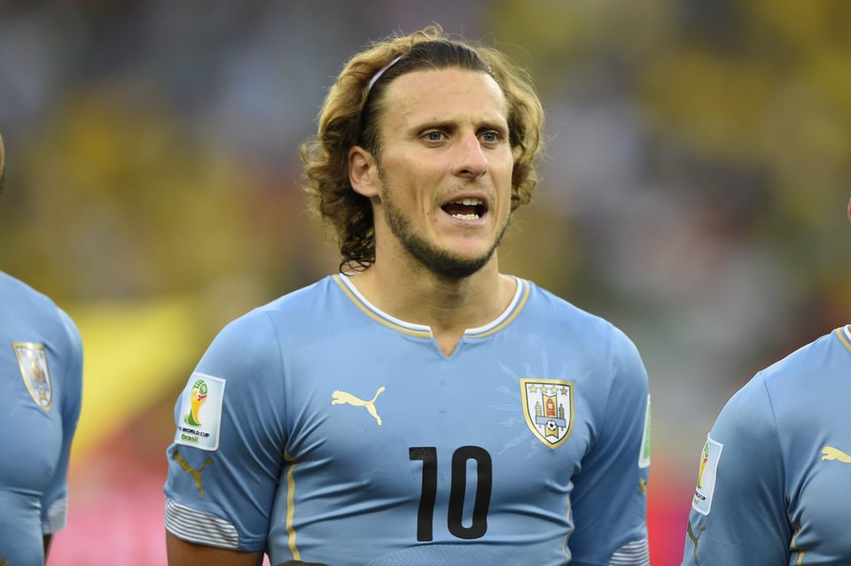 Diego Forlán es hospitalizado en Uruguay