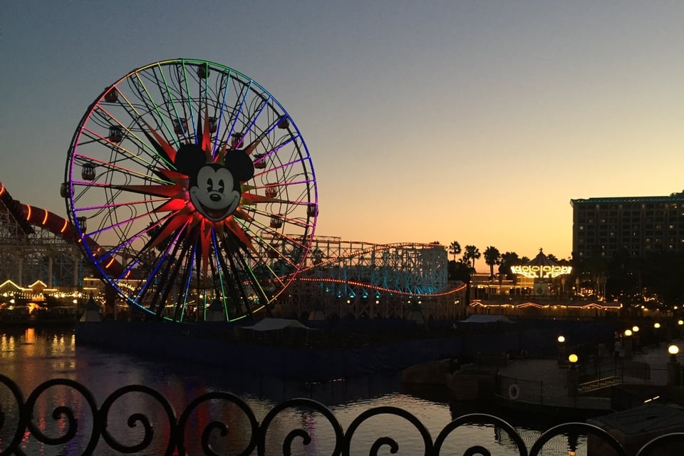 Muere mujer tras incidente médico en la Mansión Encantada de Disneyland