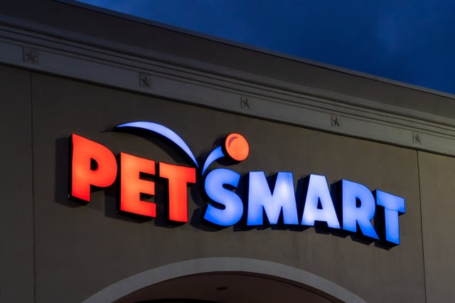 Woman Shoots Another at PetSmart Just for Not Saying “Thank You”