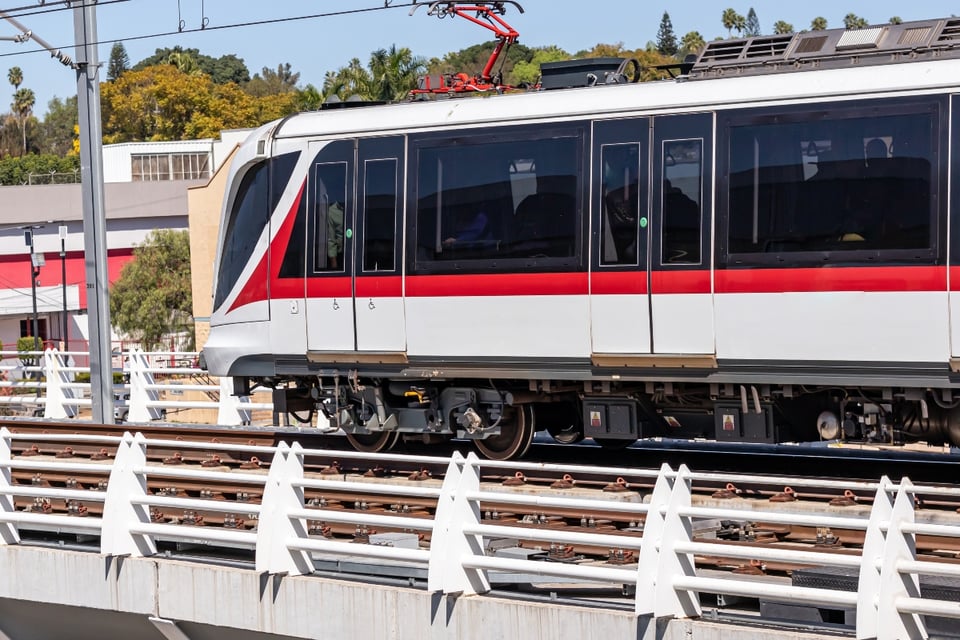 Muere hombre en tren ligero de Guadalajara tras caer de una ventana featured image