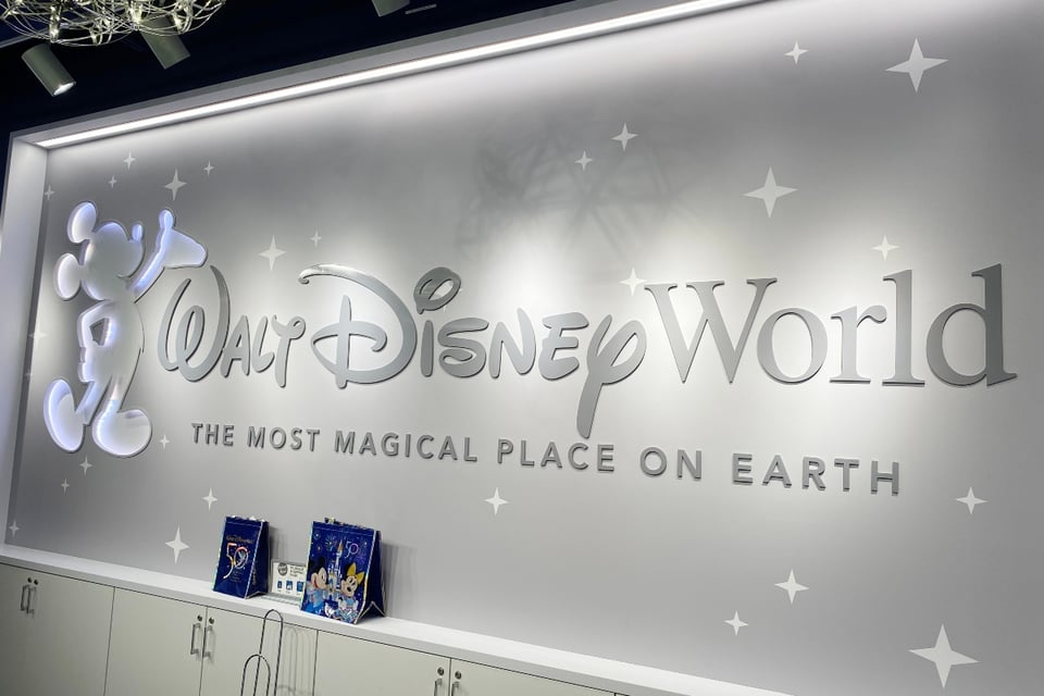 Autoridades confirman suicidios en parque de Disney Florida