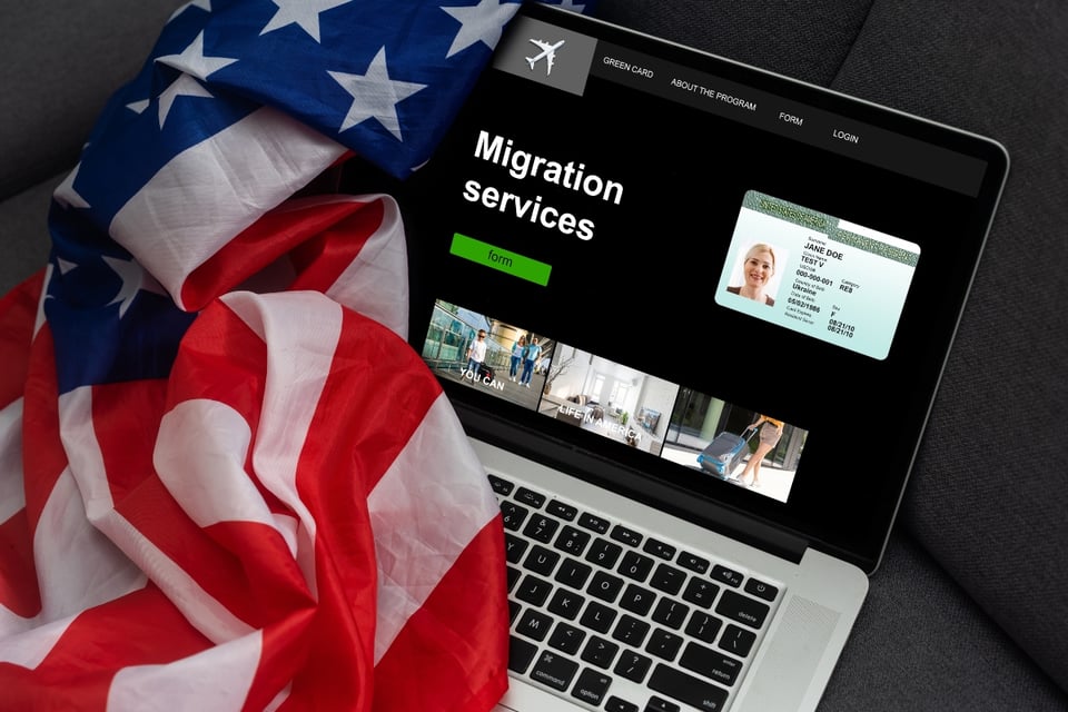 Gobierno de Trump refuerza revisión de patrocinadores en casos migratorios