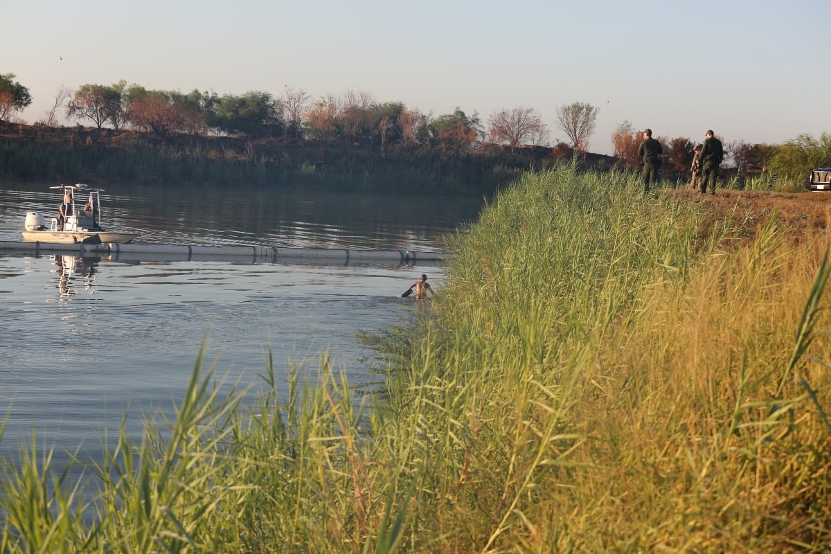 EE.UU. refuerza seguridad con la Operación “River Wall”