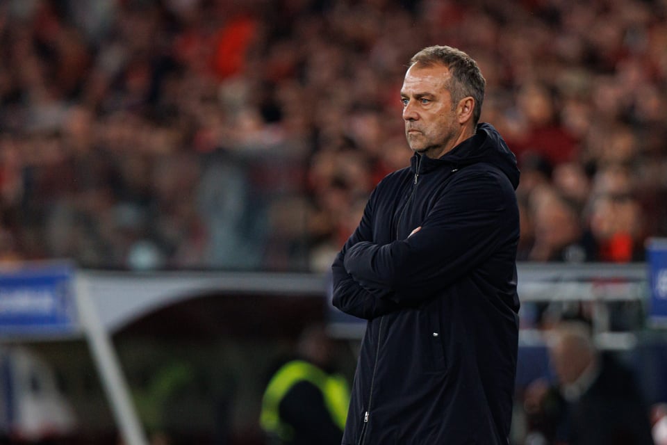 Barcelona blinda a Flick hasta 2028