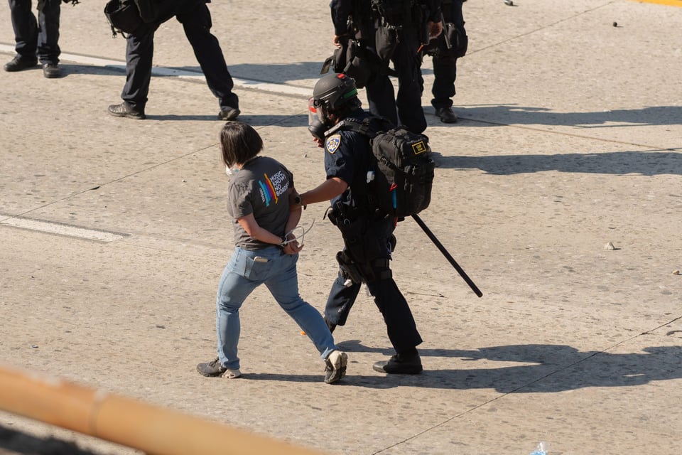 Escándalo por operativo de ICE contra joven de 15 años (VIDEO) featured image