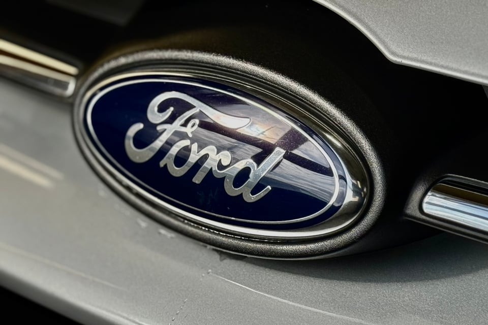 Retiran del mercado miles de autos Ford por defecto