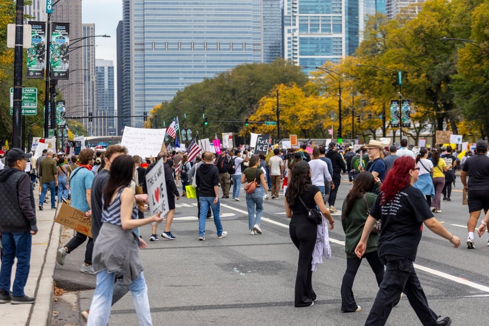 Candidata demócrata, imputada por obstaculizar a agente del ICE durante protesta en Illinois