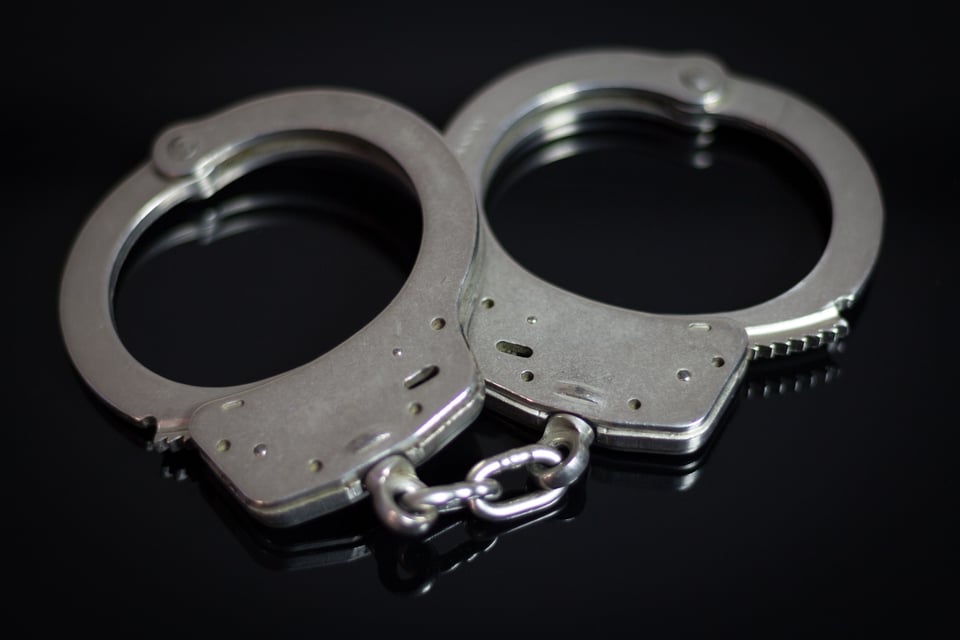 Un ex alcalde y pastor de Carolina del Sur fue arrestado y enfrenta cargos relacionados con abuso sexual