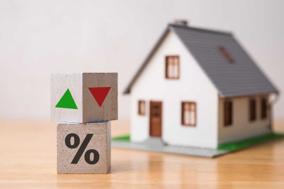 Tasas hipotecarias y costo promedio de alquilar vivienda