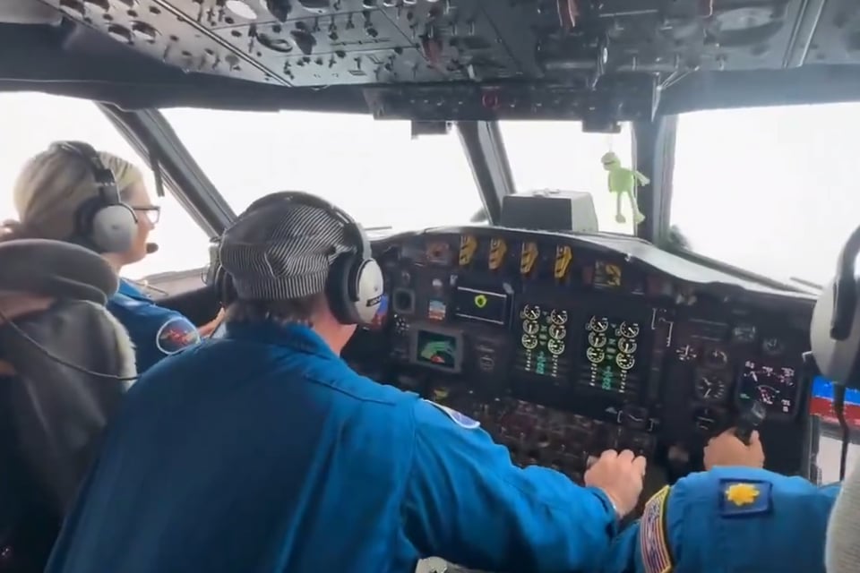 Tripulantes del NOAA arriesgan todo en pleno huracán Melissa