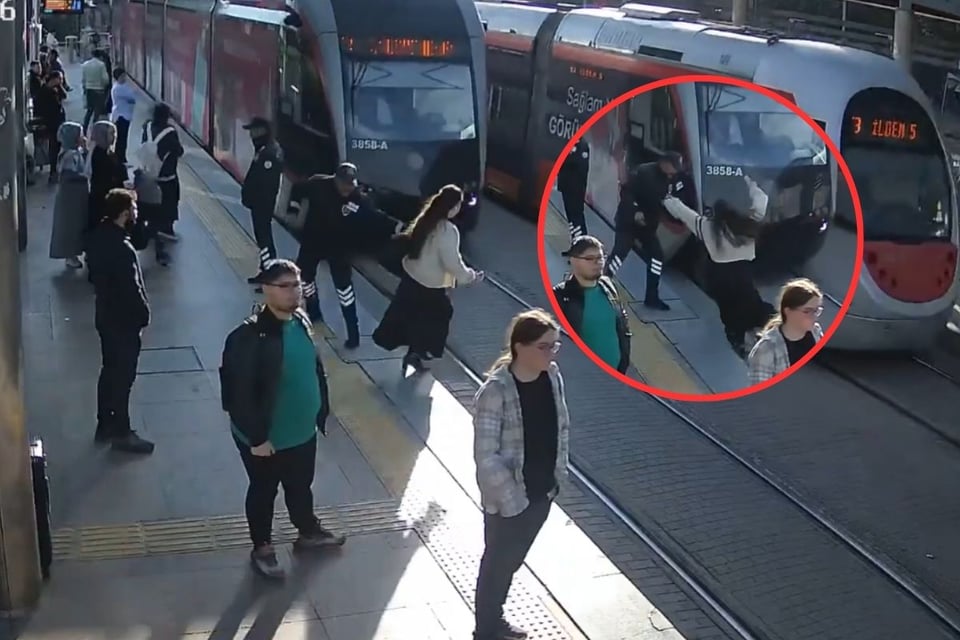 Guardia salva a mujer de ser arrollada por tranvía en Turquía featured image