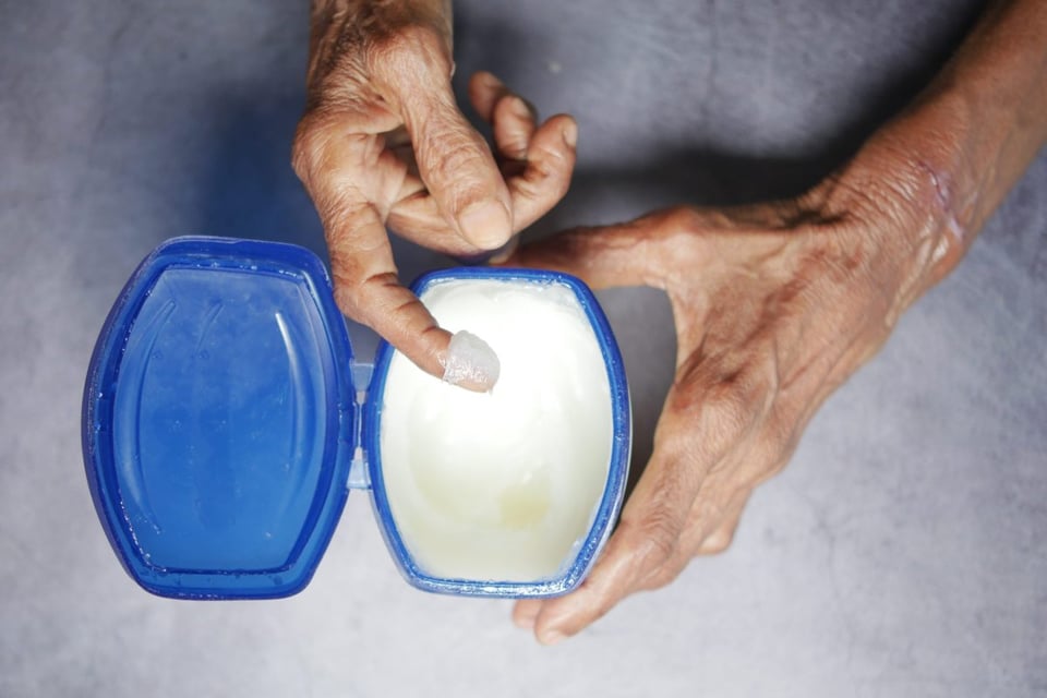 vaselina, piel, usos, beneficios, The Hidden Power of Petroleum Jelly
