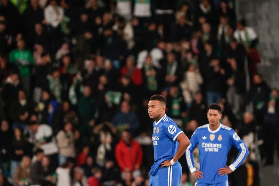 Elche frena al Madrid en un duelo dramático