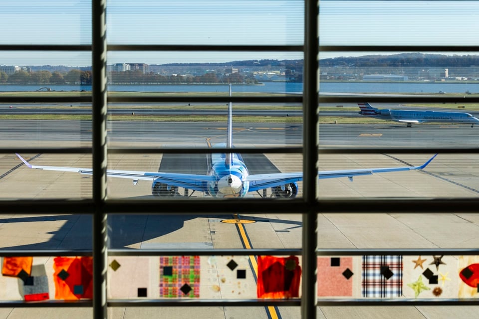 Restricciones aéreas seguirán pese al fin del cierre gubernamental en EE.UU.