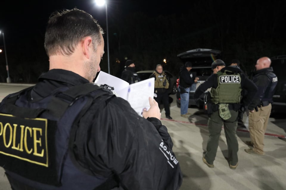 La “regla de las 48 horas” que puede poner en libertad a un migrante arrestado en Texas