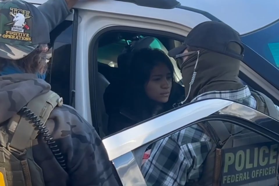 ICE arresta a madre y la separa de su hijo en Massachusetts