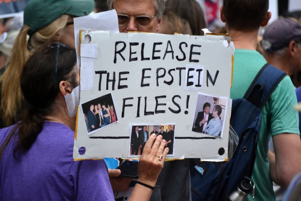 Más de 100 republicanos podrían apoyar la publicación completa de los archivos de Epstein, según Thomas Massie