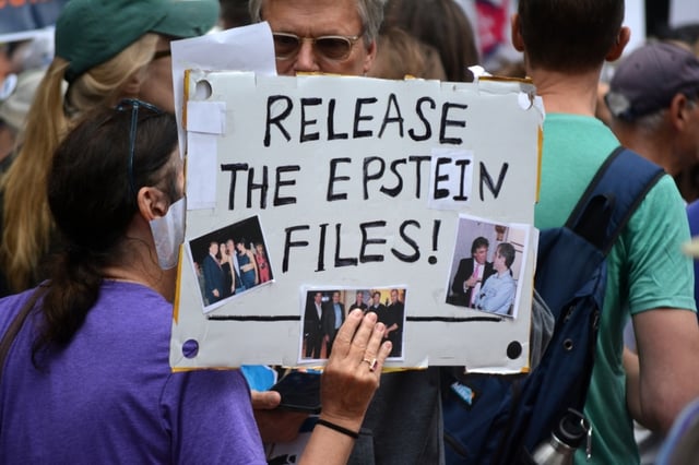 More Than 100 Republicans Could Support Full Release of Epstein Files, According to Thomas Massie