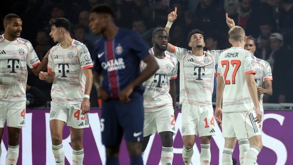Bayern vence al PSG con doblete y roja de Luis Díaz
