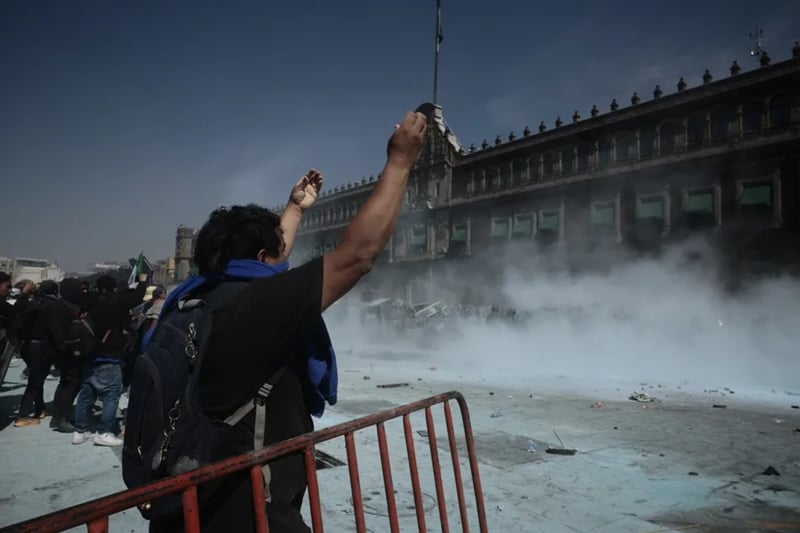 Marcha de Generación Z en Mexico termina con civiles y policías heridos