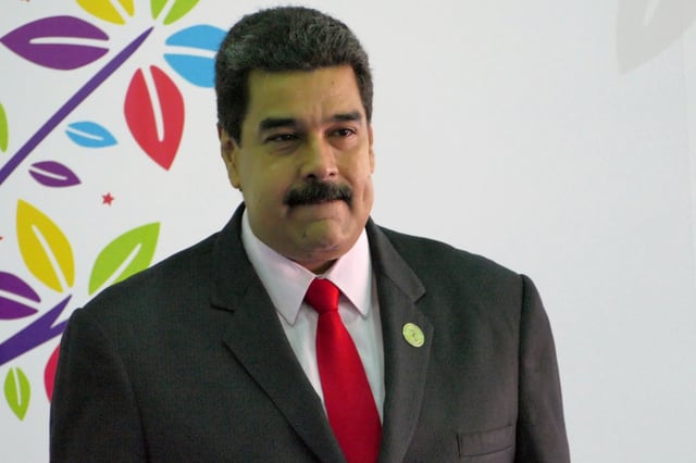 Maduro canta ‘Imagine’ y lanza súplica indirecta a Trump en plena escalada militar en el Caribe