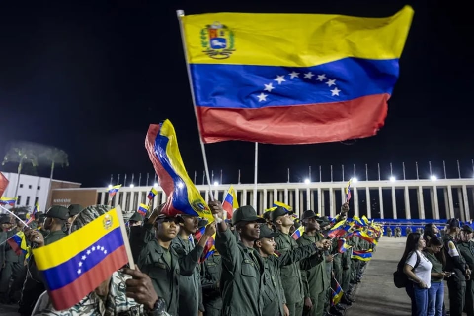 Maduro ordena a la Aviación Bolivariana estar “lista para defender a Venezuela” ante presión militar de EE.UU.