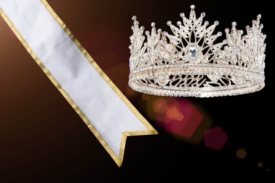 Miss Jamaica es hospitalizada tras fuerte caída en la preliminar de Miss Universo 2025 featured image