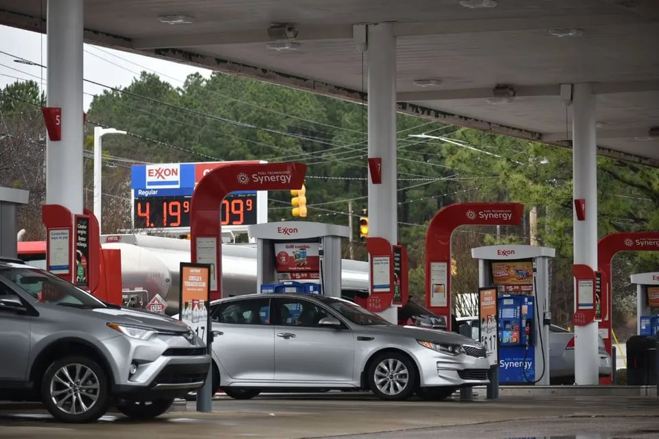 Precios de gasolina son los más bajos para el Día de Acción de Gracias desde la pandemia