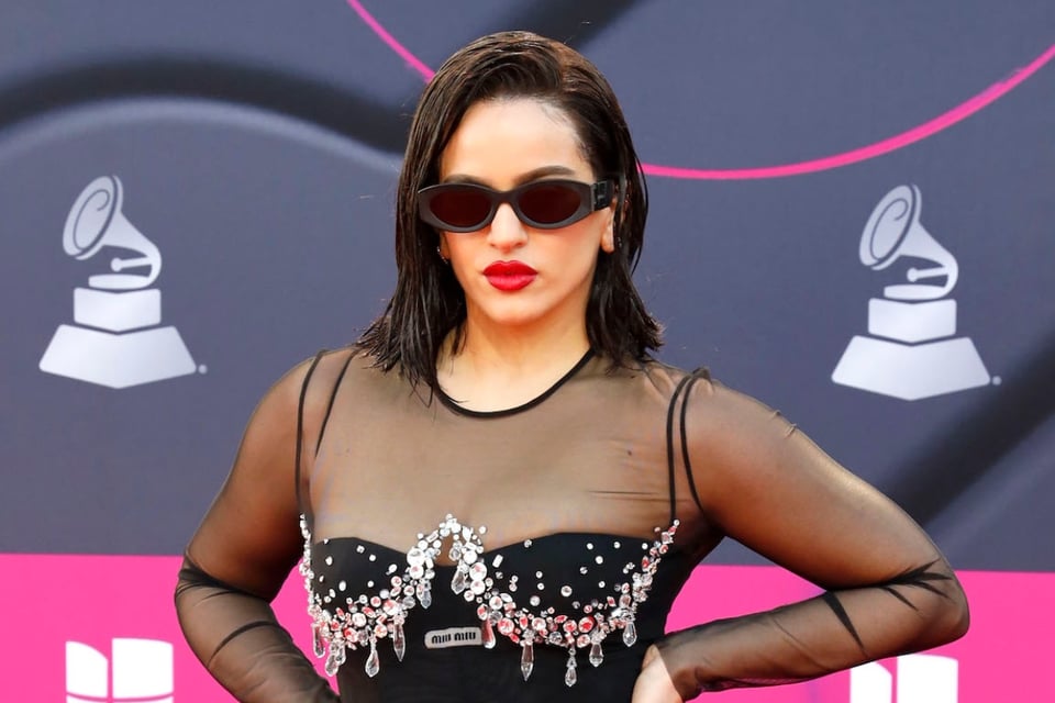 Rosalía aclara sus palabras sobre Bad Bunny: “No fue mi intención faltar al respeto” featured image