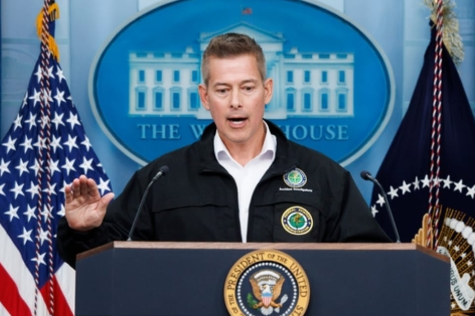 Sean Duffy insta dejar de usar pijamas