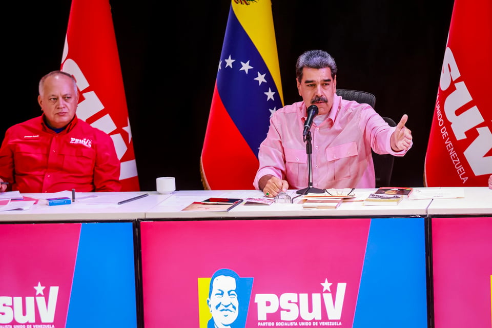 Maduro activa nueva fase y ordena despliegue masivo de todas sus fuerzas militares ante maniobras de EE. UU. featured image