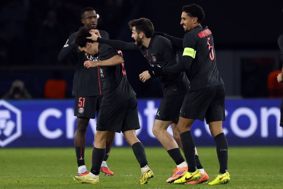 PSG vence 5-3 a Tottenham con hat-trick de Vitinha