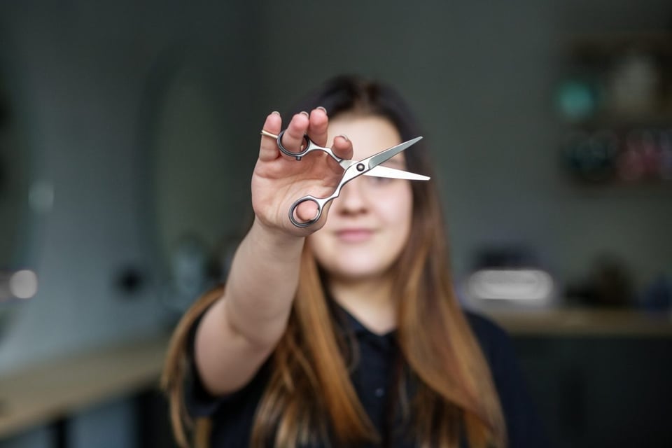 El secreto para cortarte el cabello en casa y que parezca de salón de belleza!