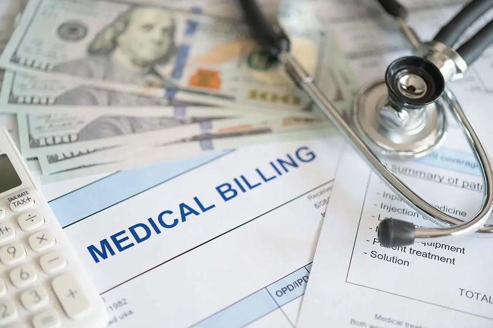 Costo promedio del seguro médico ronda los 27.000 dólares al año ¿Qué hacer?