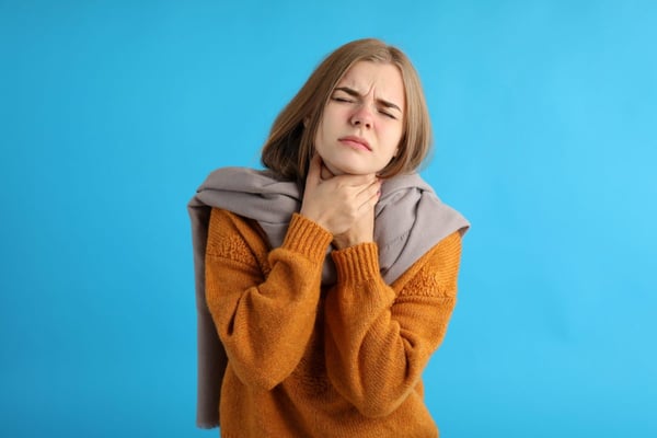 ¿Tu garganta está irritada? Prueba estos remedios caseros respaldados por especialistas!