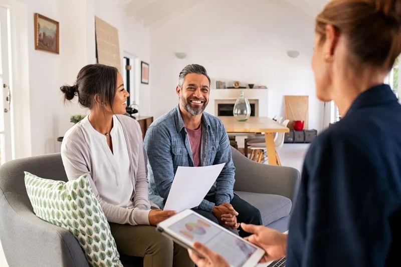 Latinos impulsan el crecimiento de Estados Unidos, pero pocos invierten en activos