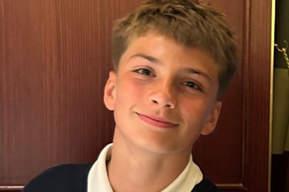 Homenajes y dolor tras la muerte del adolescente Joshua Travis en un cruce ferroviario