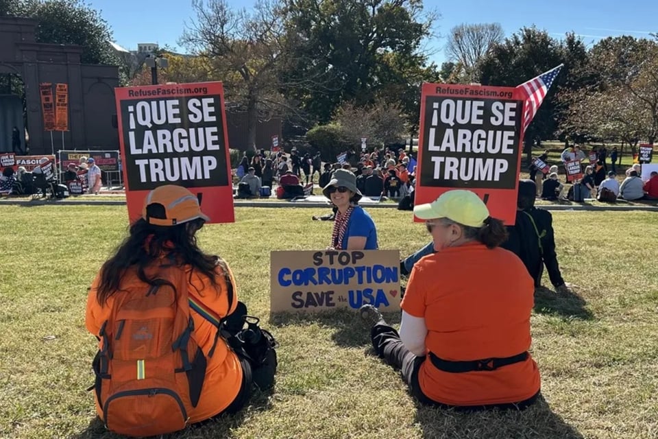 Protestas en Washington desafían a Trump tras victorias demócratas featured image