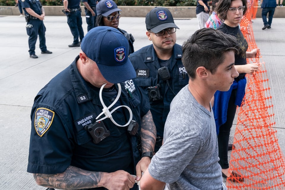 Operativo de ICE en Nueva York causa alarma pública, ICE Masked Operation in New York Sparks Public Alarm