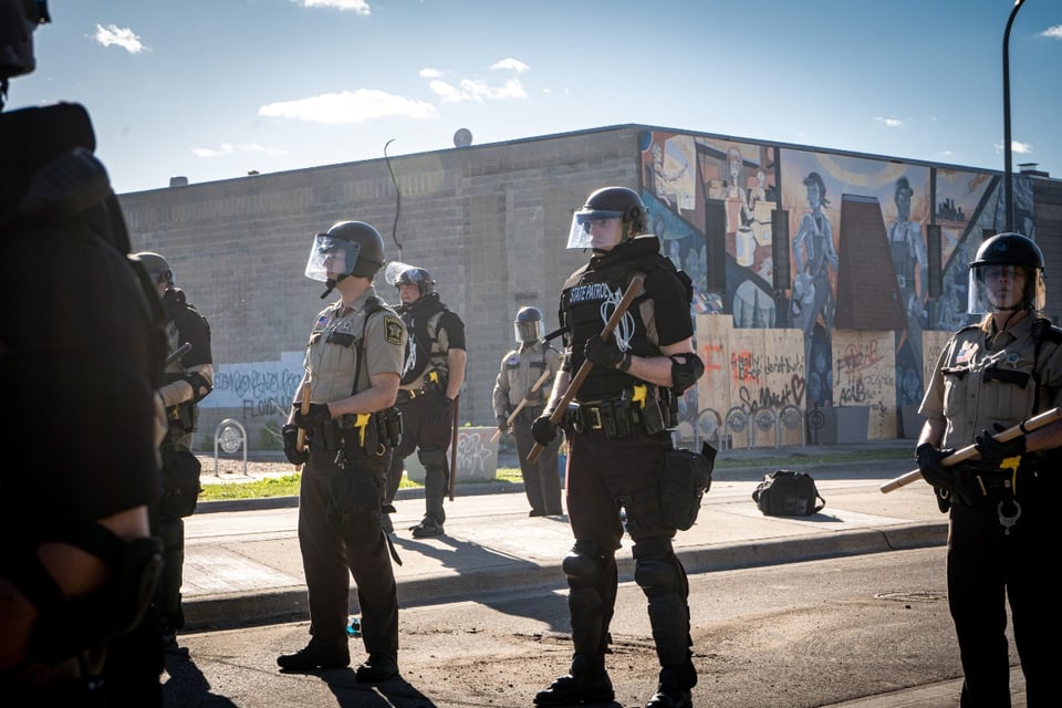 Operativo de ICE deja más de 100 detenidos en bodegas de ropa usada featured image