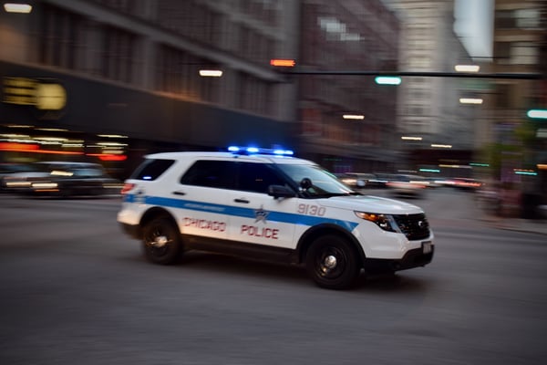 Hombre quema viva a mujer en tren de Chicago tras una disputa