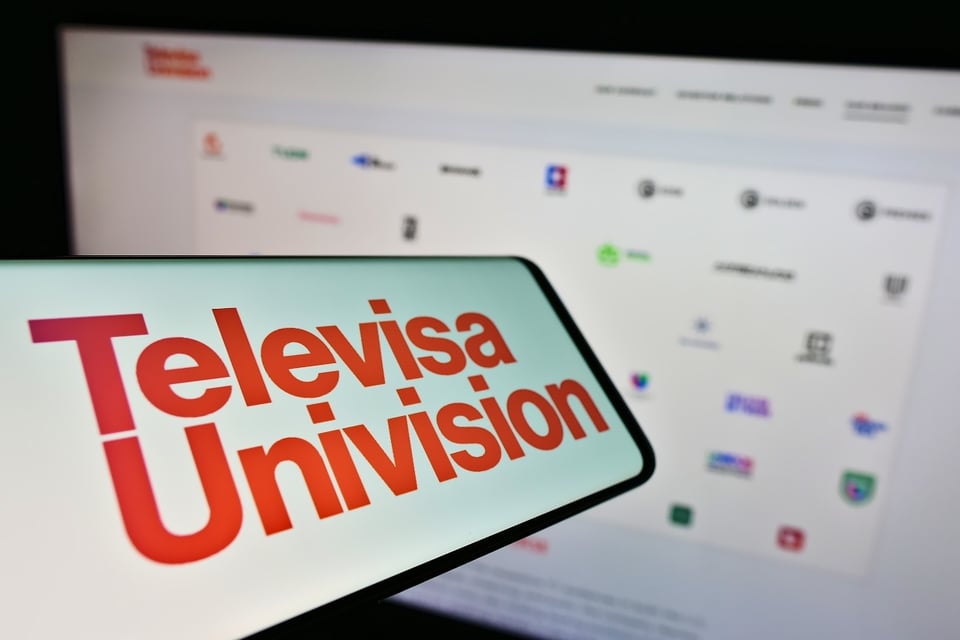 Univision, YouTube, Acuerdo MundoNOW
