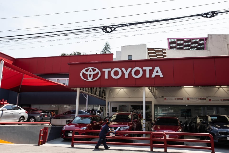 Toyota anuncia retiro masivo de vehículos por defecto en el motor