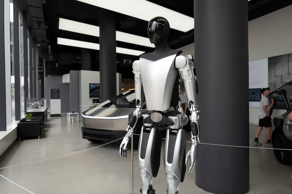 Elon Musk, robots Optimus, Tesla MundoNOW