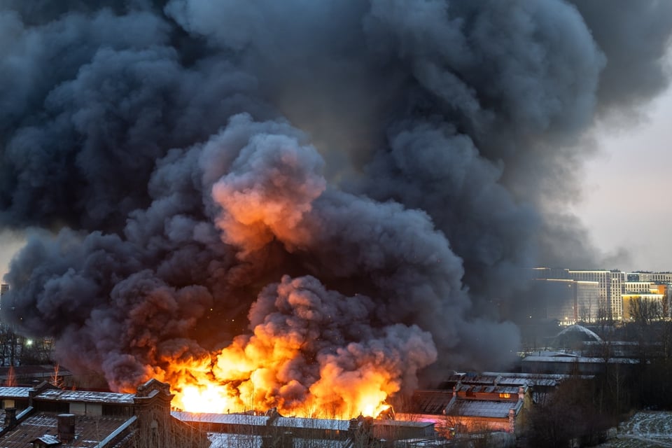 Gran explosión en parque industrial al sur de Buenos Aires