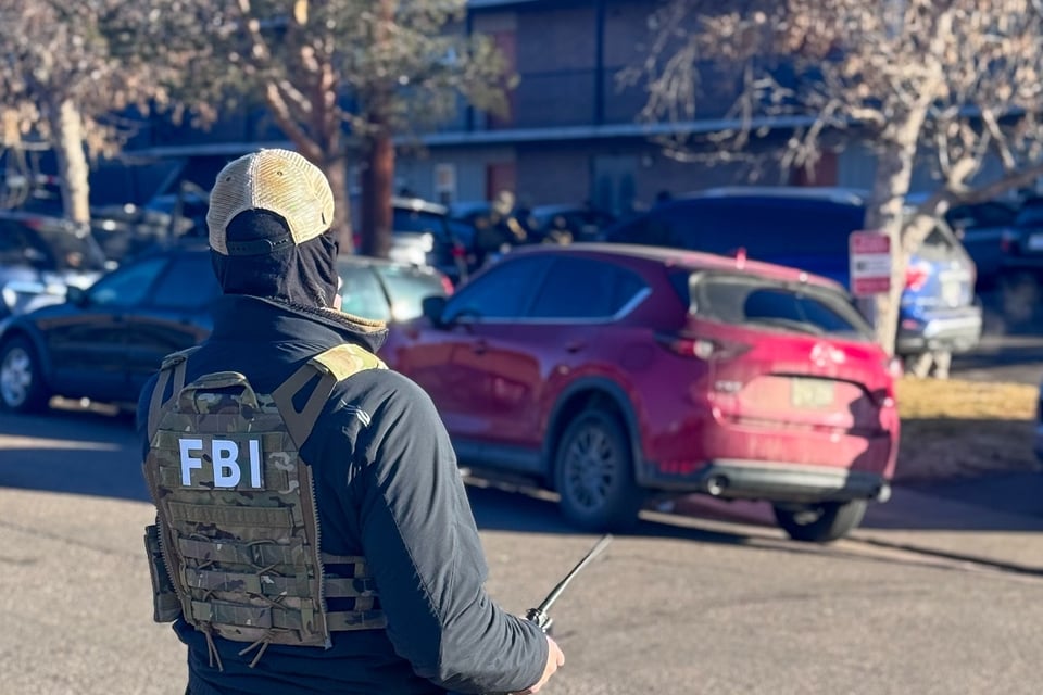 Hispano sufre convulsión junto a su bebé durante operativo de ICE en Massachusetts
