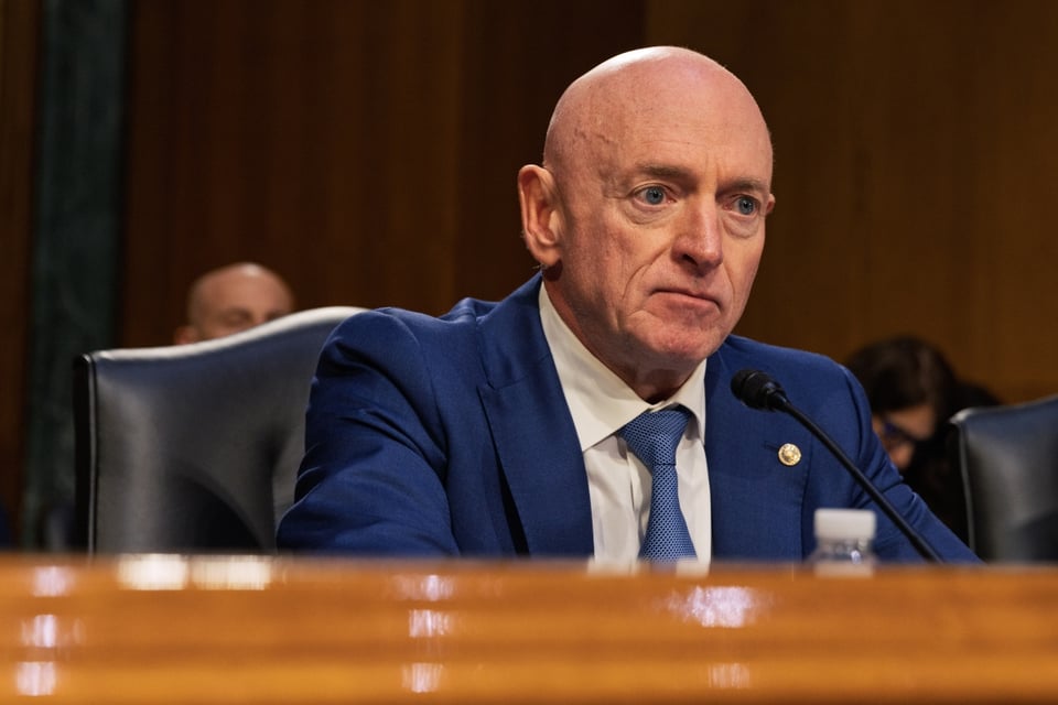 Pentágono investiga al senador Mark Kelly por presunta mala conducta