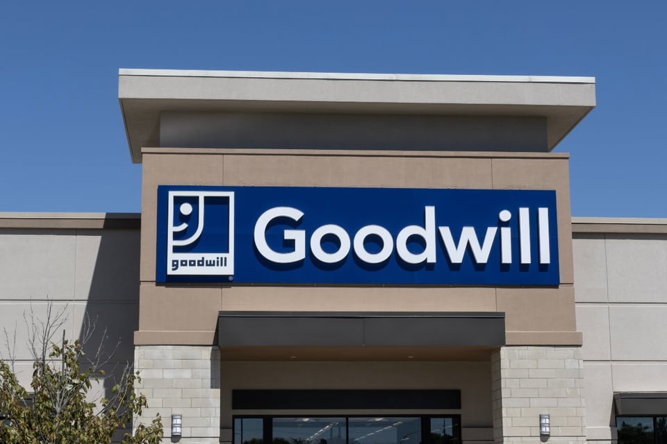 Granada descubierta entre donaciones desata alarma en Goodwill de Fort Pierce