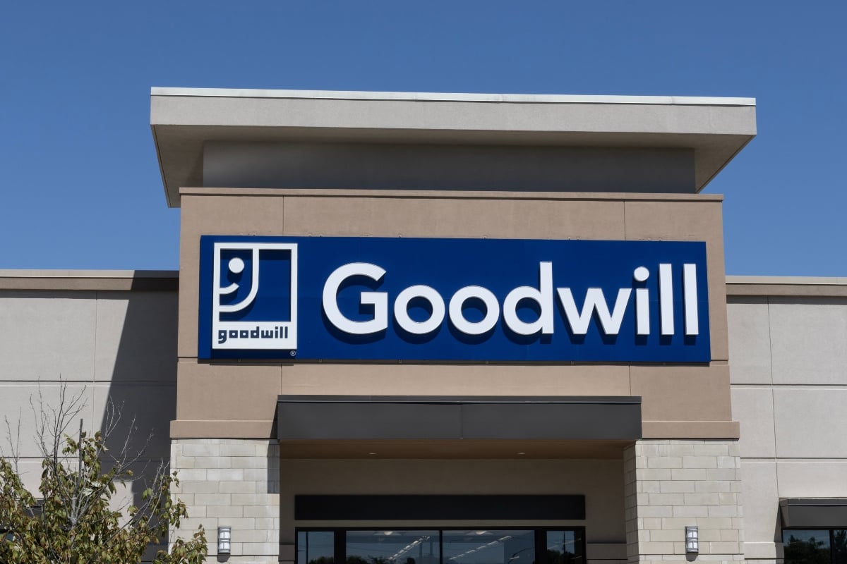 Granada descubierta entre donaciones desata alarma en Goodwill de Fort Pierce
