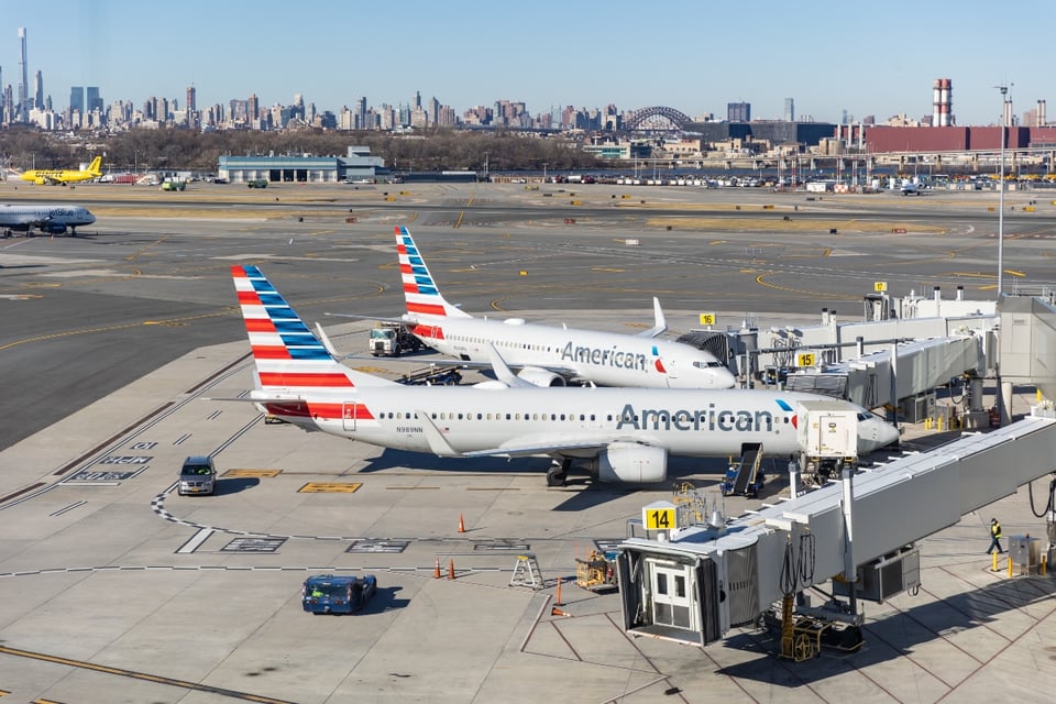 Dos aviones colisionaron en plena pista del aeropuerto de Nueva York